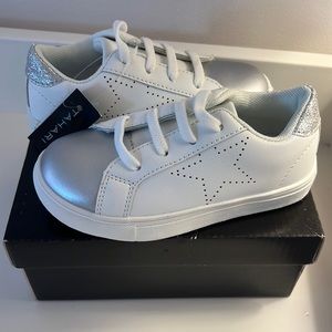 NWT NIB Tahari GG dupe toddler sneakers